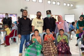 Relawan Bangka Tengah gelar sunat massal anak warga terdampak pandemi