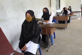 PKBM Aceh Jaya latih menjahit bagi remaja putus sekolah