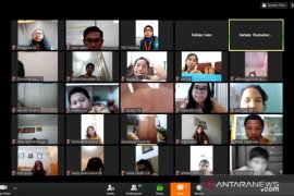 Belajar memilah berita dan hoaks sejak dini