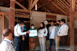 PLN Bekasi bantu sambung listrik gratis ke warga kurang mampu