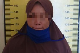 Polisi ciduk perempuan miliki ratusan butir zenith