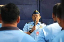 Jenazah pilot pesawat T50i Golden Eagle yang tergelincir dimakamkan di Madiun