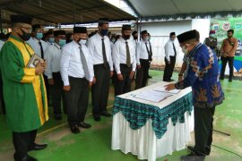 Sudian Noor lantik 98 anggota BPD ditiga Kecamatan