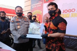 Polda Jatim tangkap sindikat pelaku curat dan pemalsu dokumen kendaraan