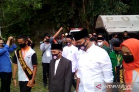 Pasangan Abu Bakar-Sirojudin yang pertama daftar ke KPU Sukabumi