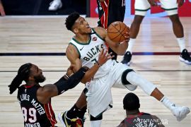 Antetokounmpo berdarah, Towns menangis dalam laga pramusim NBA
