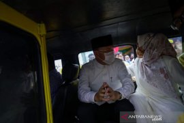 Rohidin-Rosjonsyah mendaftar Pilgub Bengkulu dengan naik angkot