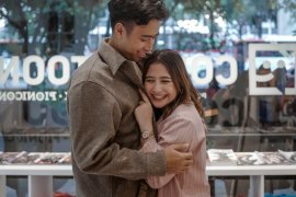 Vidi Aldiano dan Prilly Latuconsina duet di lagu "Tak Bisa Bersama"