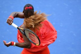 Serena Williams  bangkit untuk singkirkan Stephens di putaran ketiga US Open