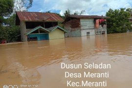 Banjir longsor landa sejumlah wilayah di Kalbar