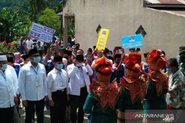 "Indang Sarunai" antar pasangan Abdul Rahman-Rosman Efendi ke KPU