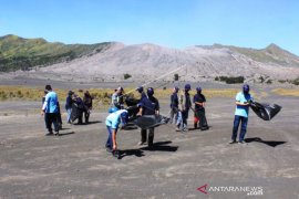 Menjaga Kebersihan Lokasi Wisata Bromo Page 1 Small