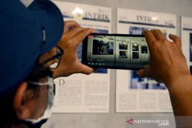 Pameran foto "INTRIK", cerita dibalik pandemi COVID-19