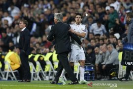 Everton mendaratkan James Rodriguez secara permanen (video)