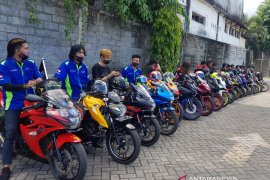 Gelar Sunmori, komunitas klub motor di Manado bersih-bersih pantai Tasik Ria