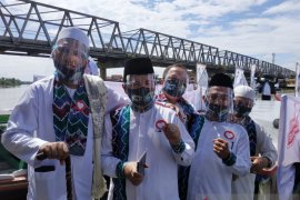 Ibnu Sina - Arifin Noor deklarasi di sungai kawasan Museum Wasaka