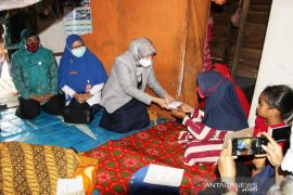 Bupati kunjungi penderita tumor kandung kemih meninggal dunia