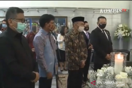 Mobil jenazah Jakob Oetama tiba di TMP Kalibata Jakarta