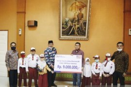 Bupati Siak salurkan beasiswa BRI bagi yang berprestasi dan kurang mampu