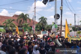 Petani dan PMII Jember demo tolak relokasi saluran irigasi