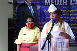 Bacabup terkonfirmasi COVID-19 di NTT dilarang pertemuan