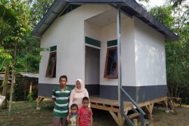 Yayasan Habitat Kemanusiaan Indonesia bangun huntara bantu warta terdampak bencana di Lebak