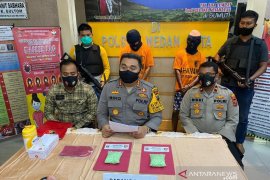 Polisi tangkap pengedar pil ekstasi di tempat hiburan malam