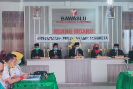 Bawaslu Bandarlampung tolak seluruh permohonan Ike-Zam