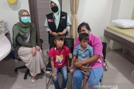 Jesi dan Alexander, kakak beradik penderita gizi buruk asal Nias yang kini hidup di Perawang