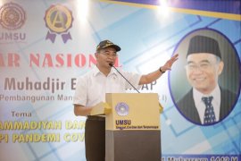 Menko PMK minta warga Muhammadiyah pelopori gerakan pakai masker