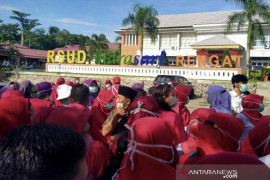 Puluhan warga jemput paksa jenazah COVID-19 dari RSUD Indrasari Rengat