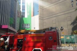 Basemen Gedung Onkologi RSUD Dr Soetomo Surabaya terbakar