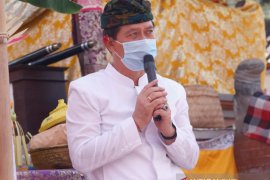 Jelang Galungan, Bupati Klungkung doakan masyarakat sehat lewat Ngaturang 'Guru Piduka'