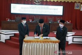 Video - Semua fraksi DPRD HSS setujui Raperda APBD Perubahan 2020 menjadi Perda
