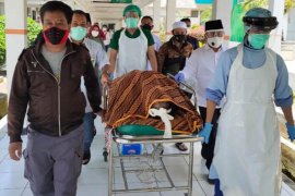 Gubernur antarkan jenazah Ketua MUI Kalteng ke rumah duka