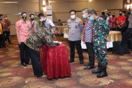 Bapaslon kepala daerah deklarasi Pilkada damai di Provinsi Kalbar