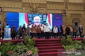 Menristek luncurkan robot KECE generasi kedua buatan Unesa