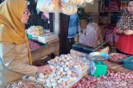 Harga bahan kebutuhan pokok di Tanjung Pandan stabil