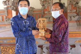 Gubernur Koster apresiasi China bantu penanganan COVID-19