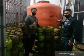 Polisi bongkar pangkalan jual elpiji 3 kg di atas HET