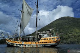 Kapal layar Arka Kinari berbendera Belanda Singgahi wilayah jalur rempah Indonesia