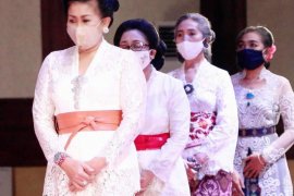 MDA kukuhkan Putri Koster sebagai Manggala Utama Pakis Bali