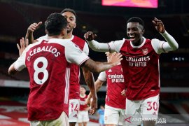 Arsenal taklukkan West Ham 2-1