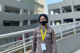 Seorang perawat Biddokkes Polda Bali ditugaskan bantu di RSD Wisma Atlet