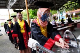 Wisuda UMSU Terapkan Protokol Kesehatan Page 1 Small