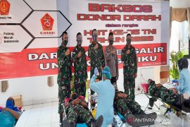 Donor darah HUT Ke-75 TNI bantu stok PMI di tengah pandemi