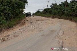Perbaikan jalan di wilayah calon ibu kota diharapkan terus berlanjut