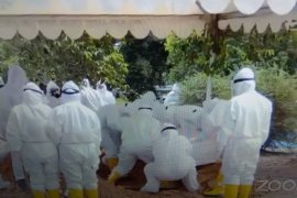 Warga Jambi saksikan pemakaman Bian melalui chanel You Tube