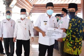 126 ponpes di Kabupaten Mojokerto terima bantuan APD