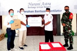 PT Karya Tanah Subur serahkan ventilator tangani COVID-19 di Aceh Barat